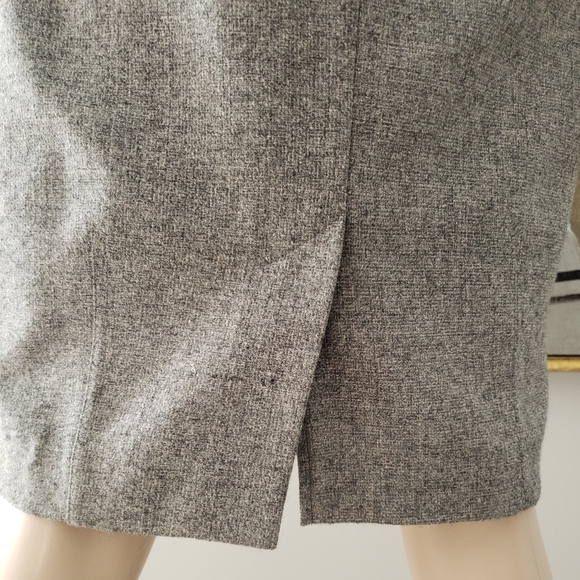 🎈Host Pick🎈Vera Wang | Sheath Dress with Sequin Details - Picture 10 of 10